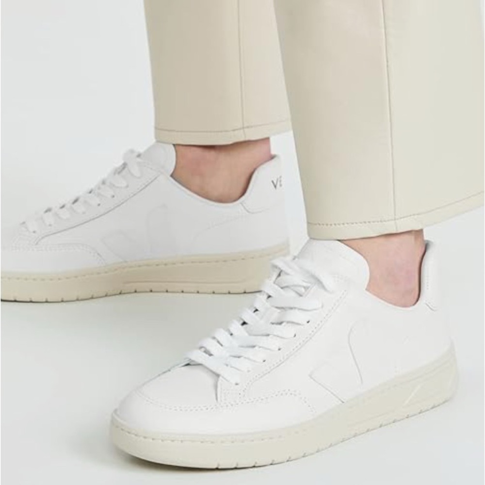Veja Women's V-12 Sneaker - Picture 2 of 4